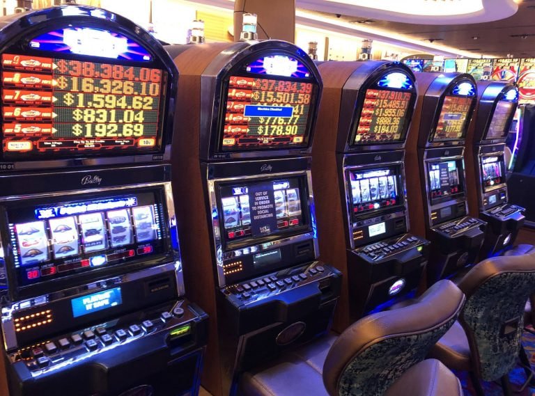 Gates of Olympus cascading reels mechanic showing symbol drops and payline formations